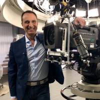 HSE24 TV-Schmuck Experte David Gilardy mit HD Kamera